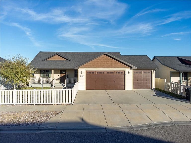 1137 Wilderness Dr photo 1