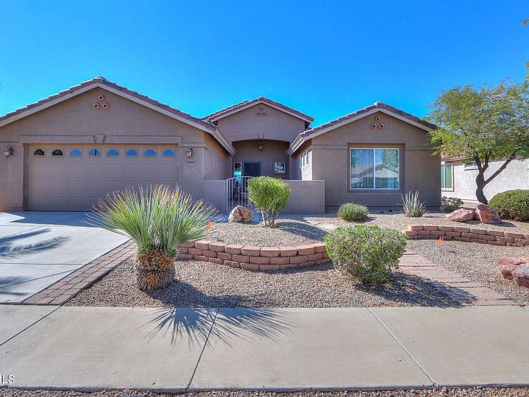 2385 E FIESTA Drive photo 2