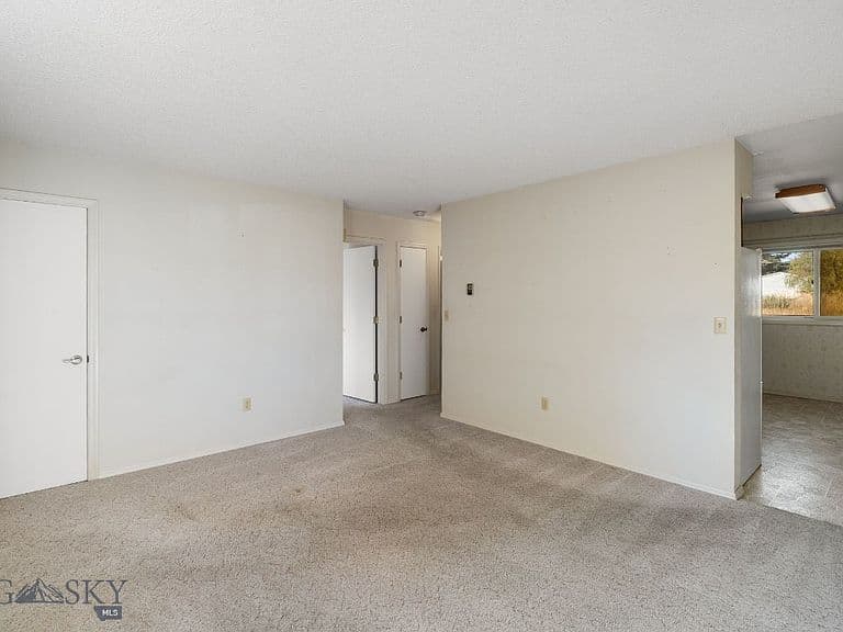 1120 W Babcock St APT 31 photo 4