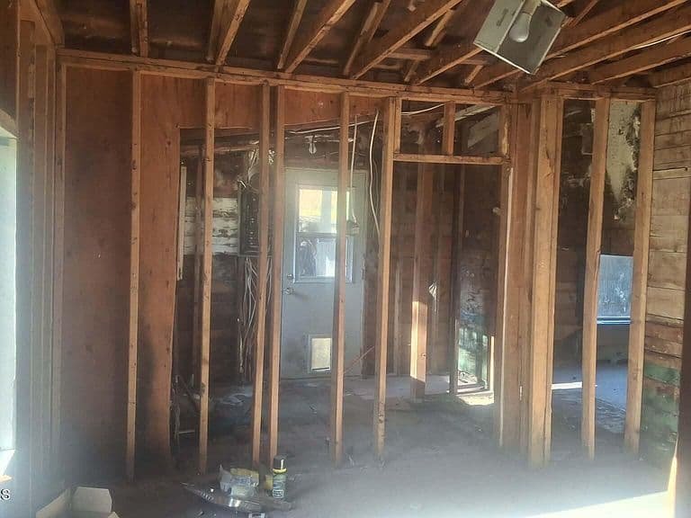 123 2nd St photo 3
