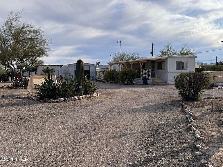 587 W Pyramid St photo 1