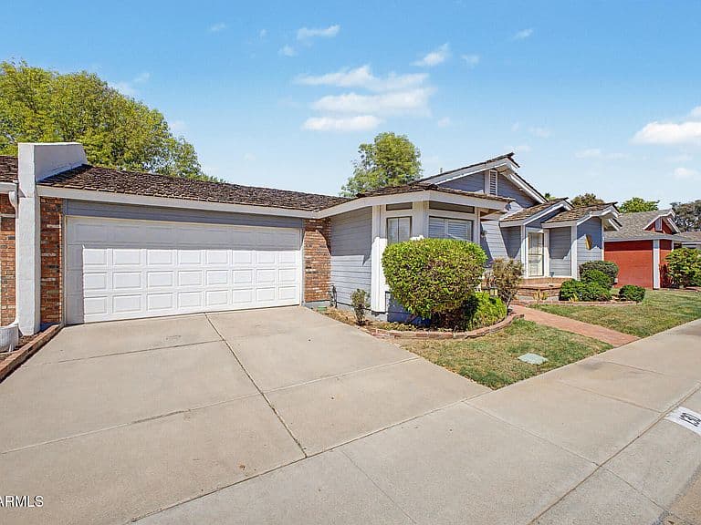 130 E CAMPO BELLO Drive photo 2