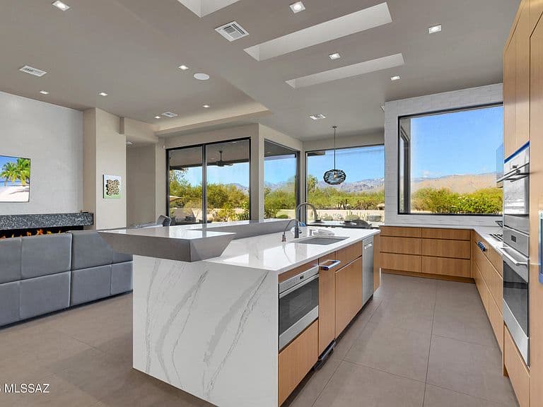 1360 N Tanque Verde Loop Rd photo 2