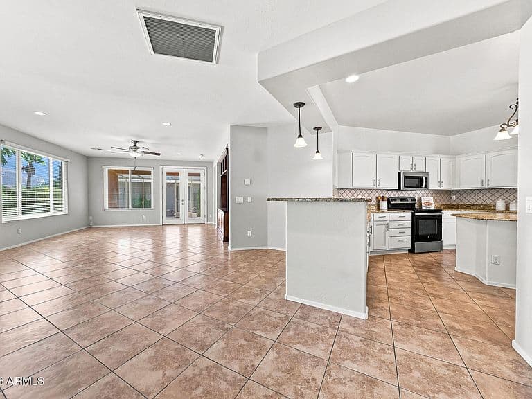 22915 W ARROW Drive photo 5