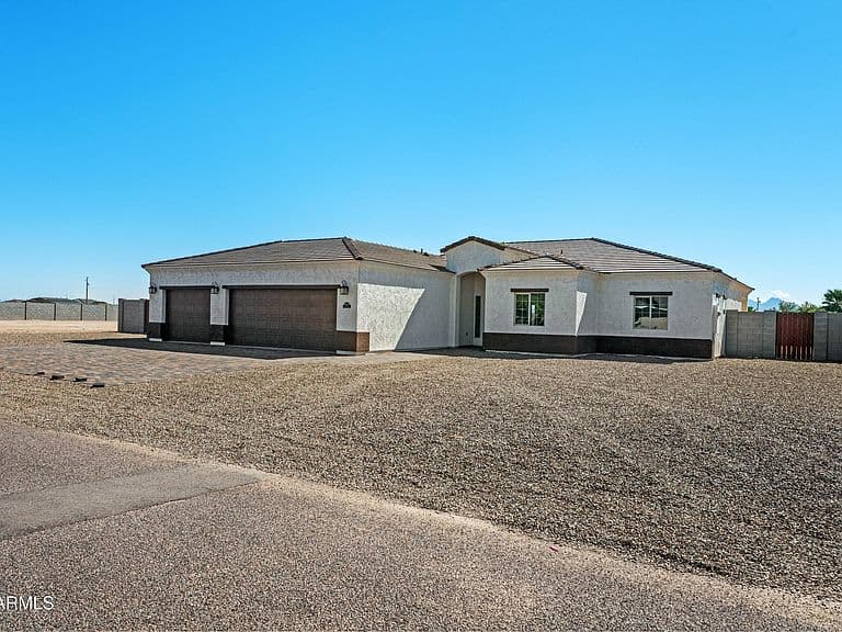 3835 N HOHOKAM Drive photo 2