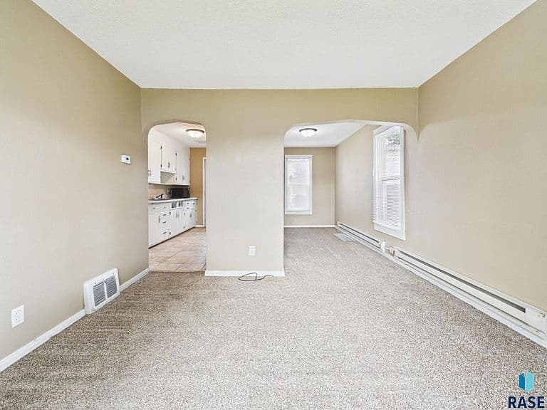 2105 S Duluth Ave photo 4