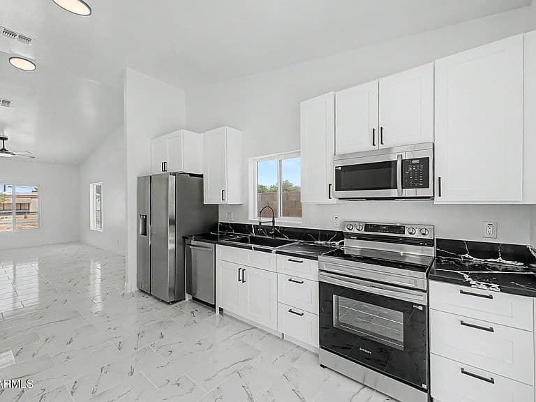 3235 W VAQUERO Drive photo 3