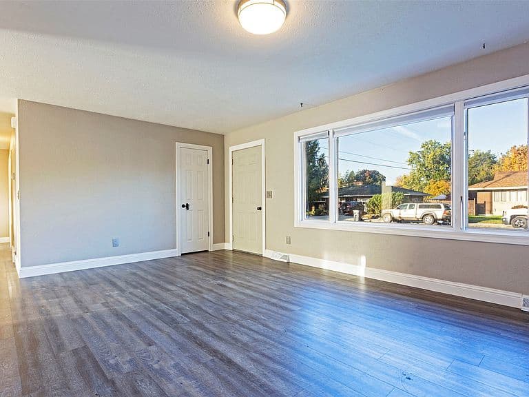 3216 Park St photo 2