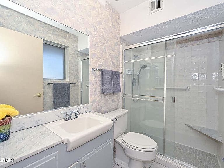 10116 W PEORIA Avenue photo 2