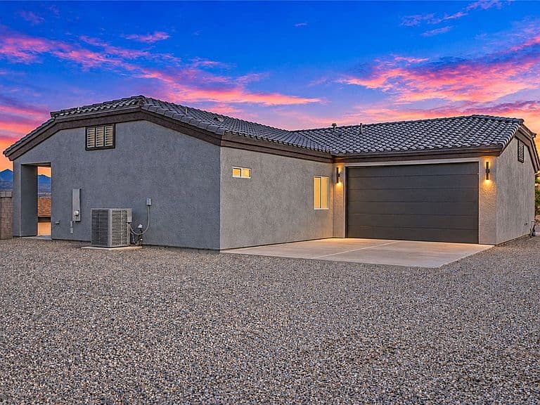 1477 Rio Vista Drive photo 2