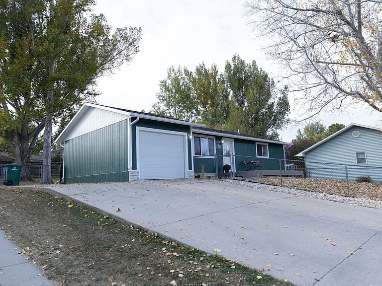 1360 Birch St photo 3