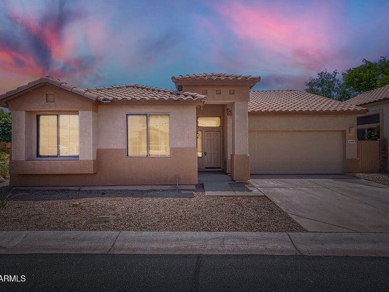 8953 E CAPRI Avenue photo 1