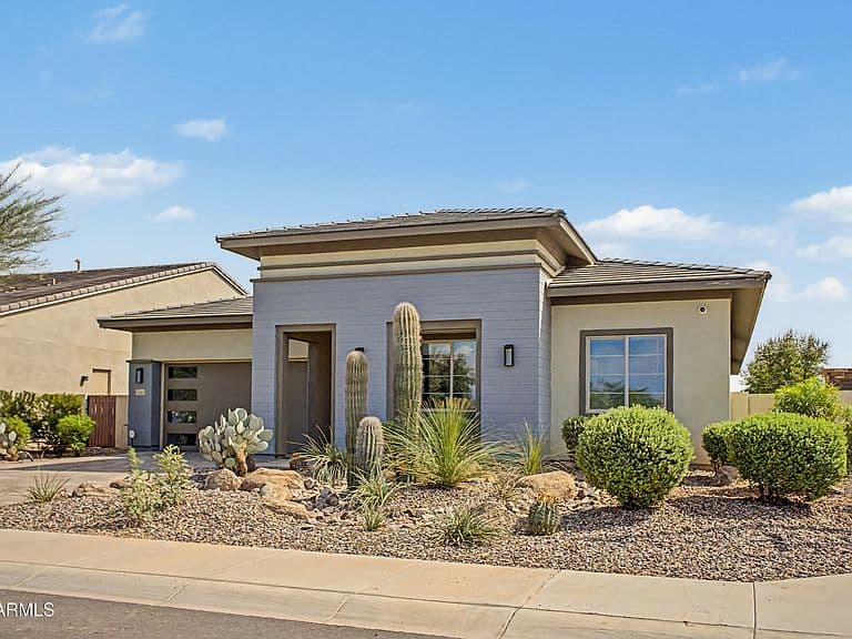 1441 E POWELL Way photo 2