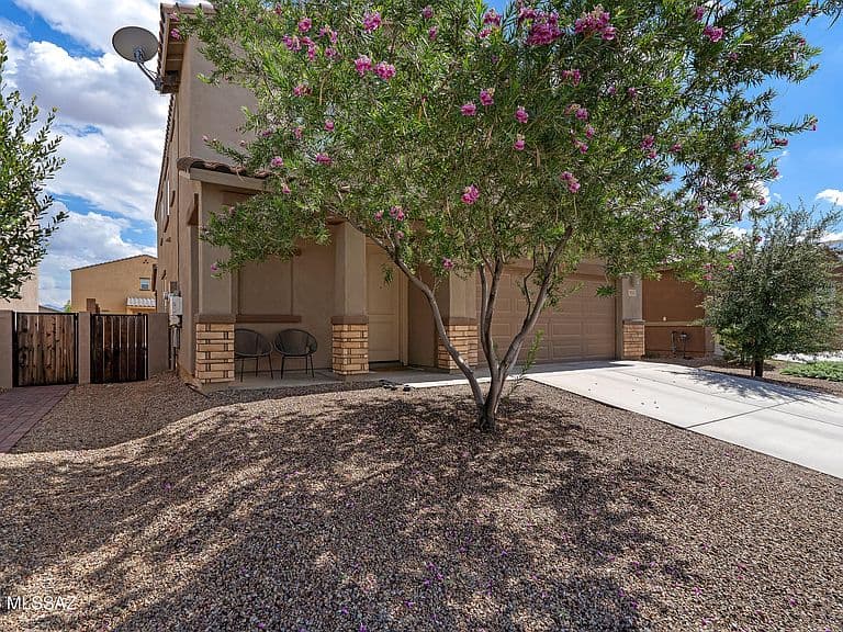 935 W Calle Tolima photo 4