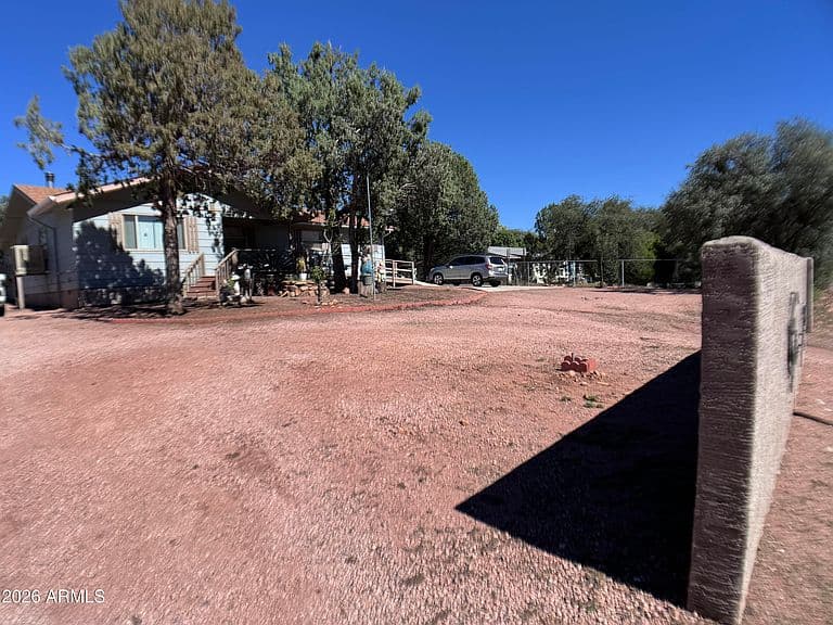 308 E JUNIPER Street photo 2