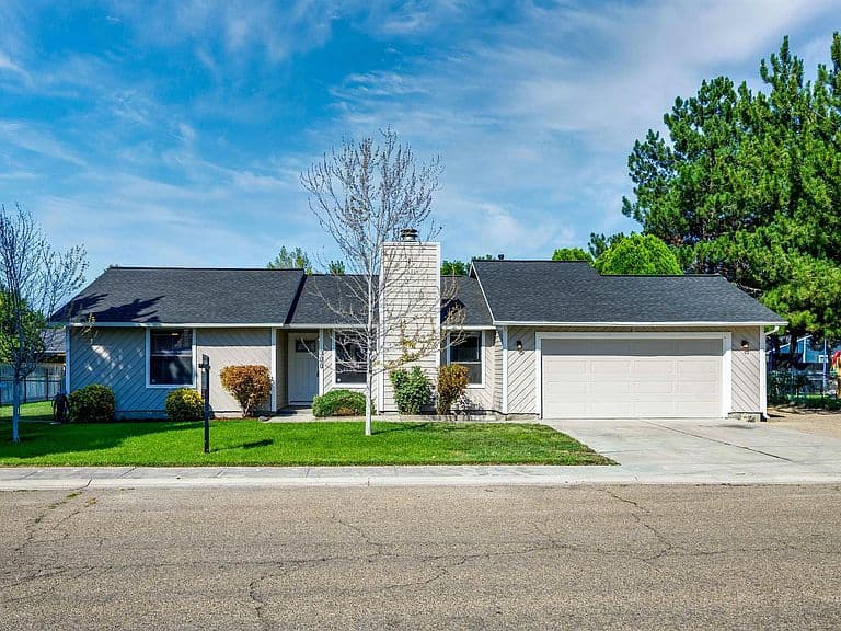 300 Meadowbrook Dr photo 2