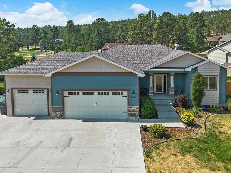 7245 Castlewood Dr photo 1