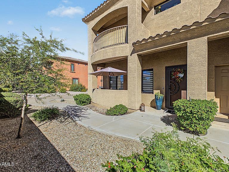 16220 N 30TH Place #6 photo 1