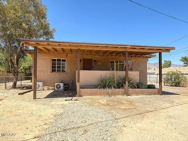 1011 E Halcyon Rd photo 1