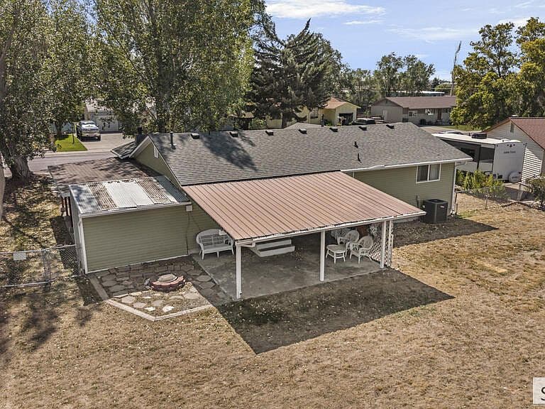 831 Connie Dr photo 2
