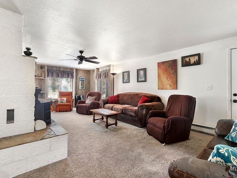 2071 N Pine Featherville Rd photo 4