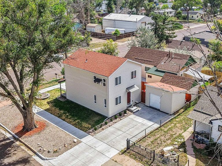 720 Russell Ave photo 2