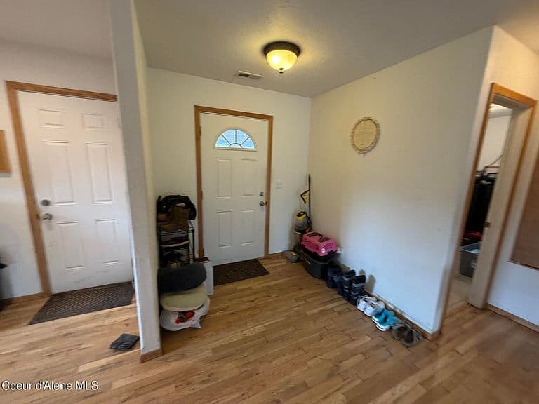 698 Paradise Ln photo 3