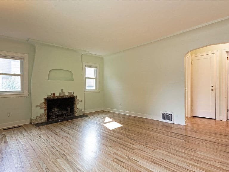 313 Woodworth Ave photo 5