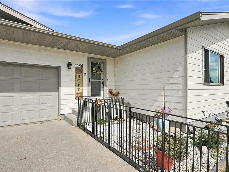 3506 Roughlock Ln photo 3