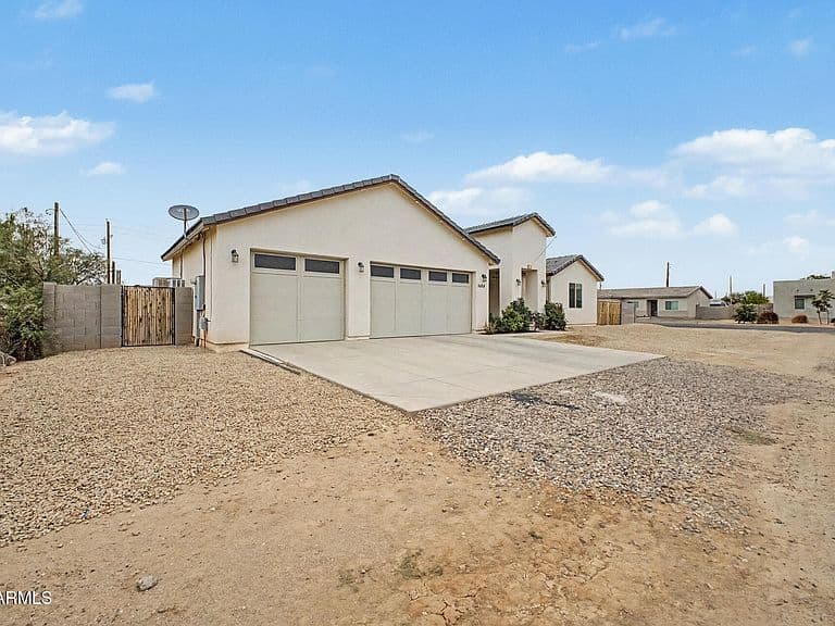 5594 E SANTA RITA Drive photo 2