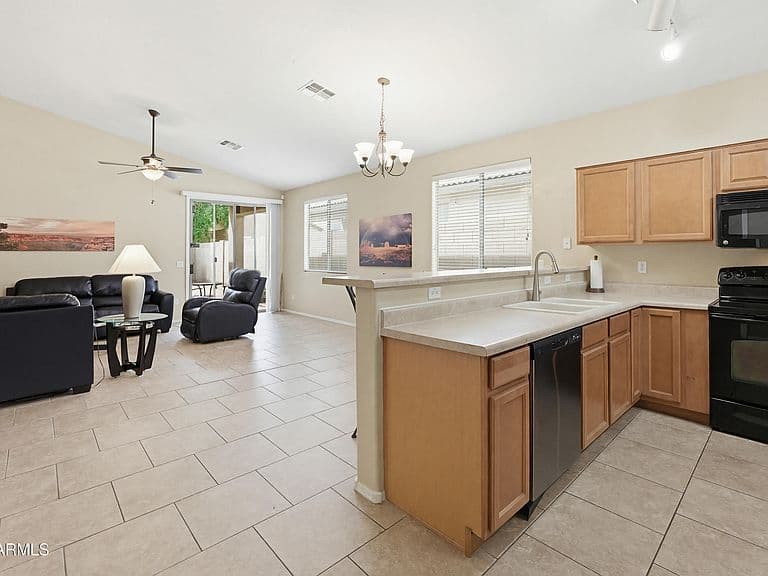 17271 W SMOKEY Drive photo 3