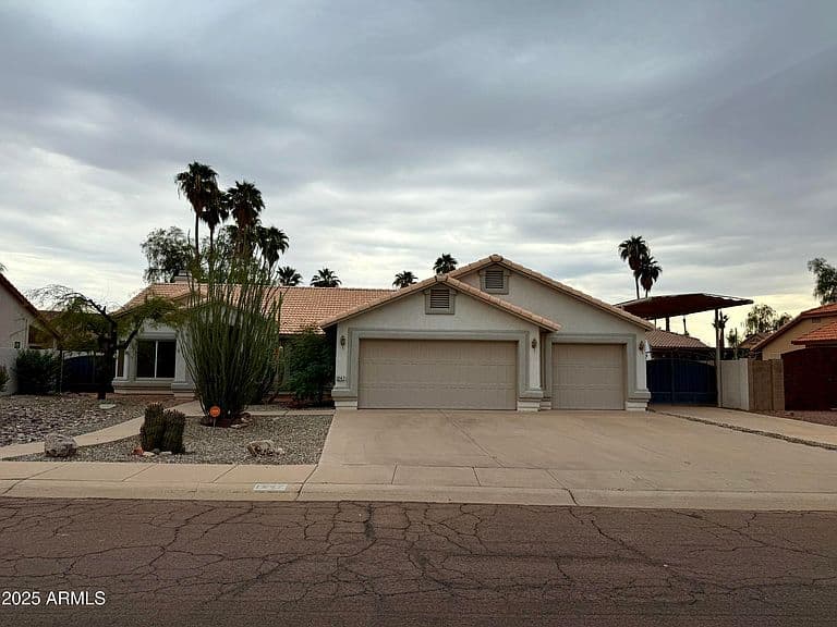 1247 E SUNSET Drive photo 3