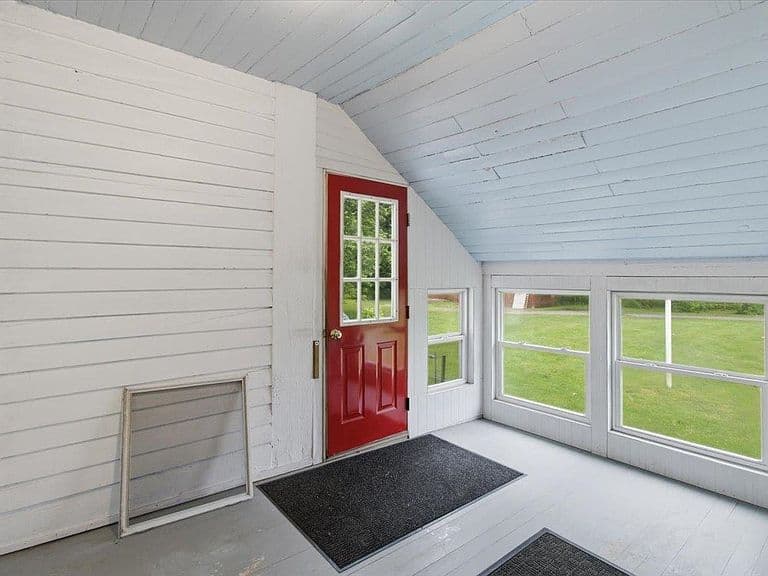 105 Hicks Avenue photo 3