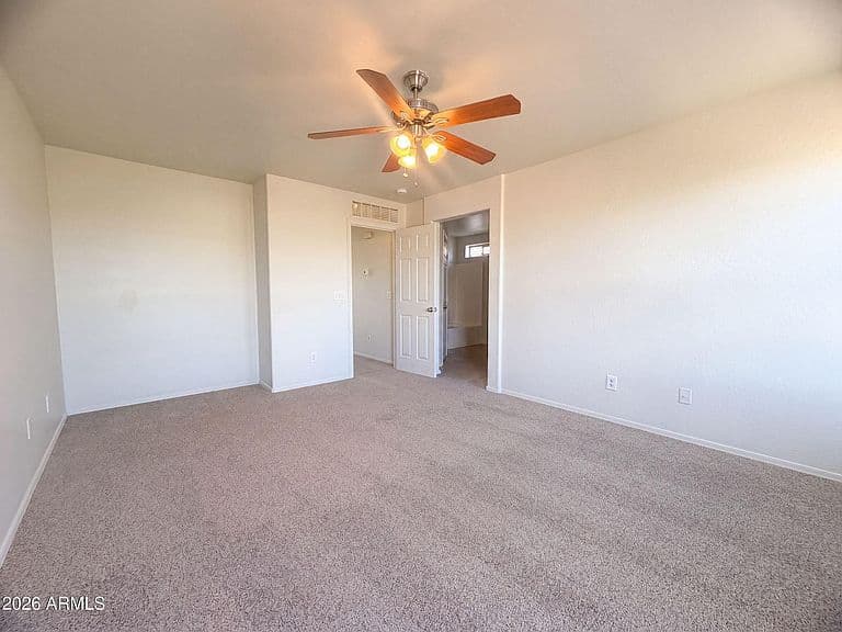 544 E CHRISTOPHER Street photo 4