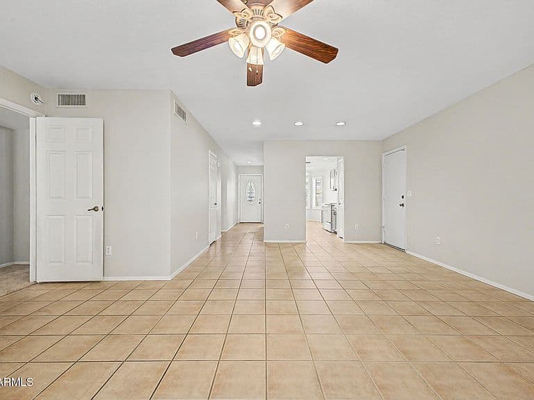 130 E CAMPO BELLO Drive photo 3