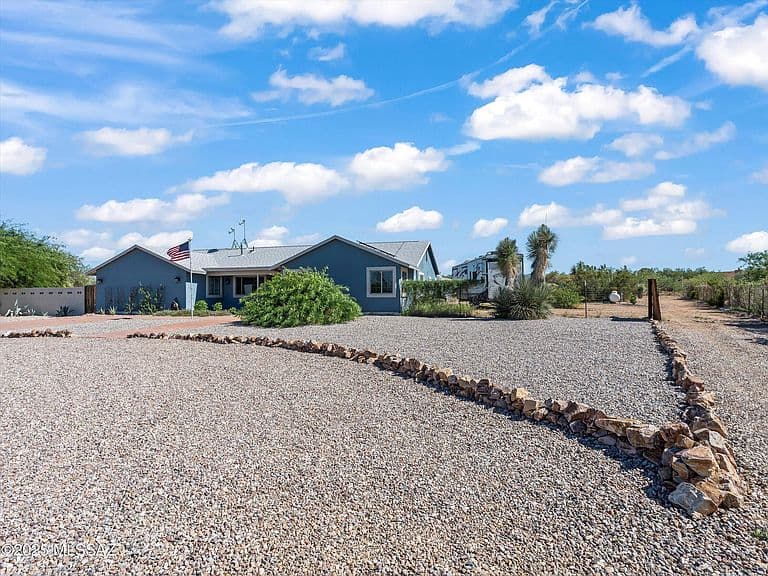 2660 E Darlene Ln photo 3