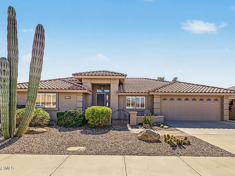 11325 E MEDINA Avenue photo 1