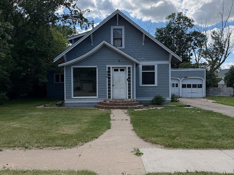 608 S Main St photo 1