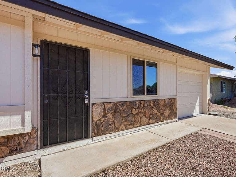 2005 S APACHE Drive photo 5