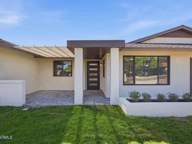 2431 E DESERT COVE Avenue photo 5