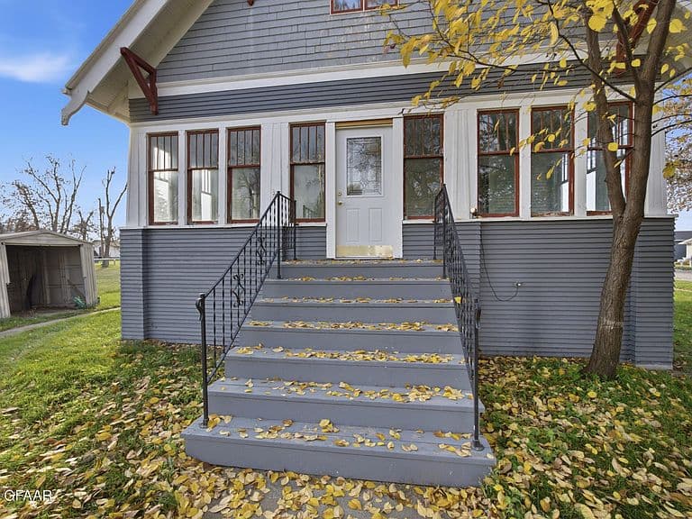 319 1st Ave SW photo 3