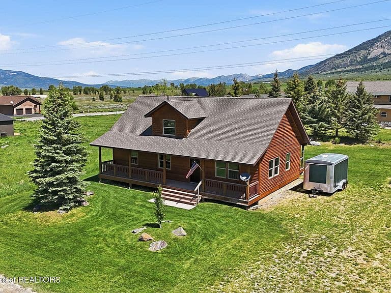 47 Holly Dr photo 2