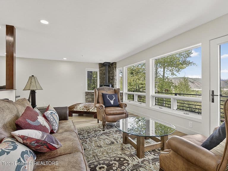 480 Henley Rd photo 4