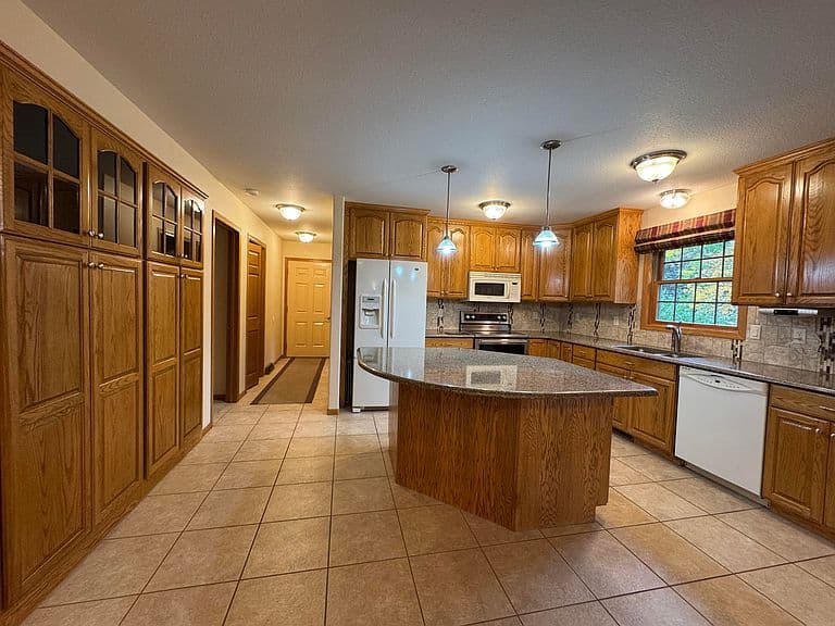 330 N Lake Blvd photo 3