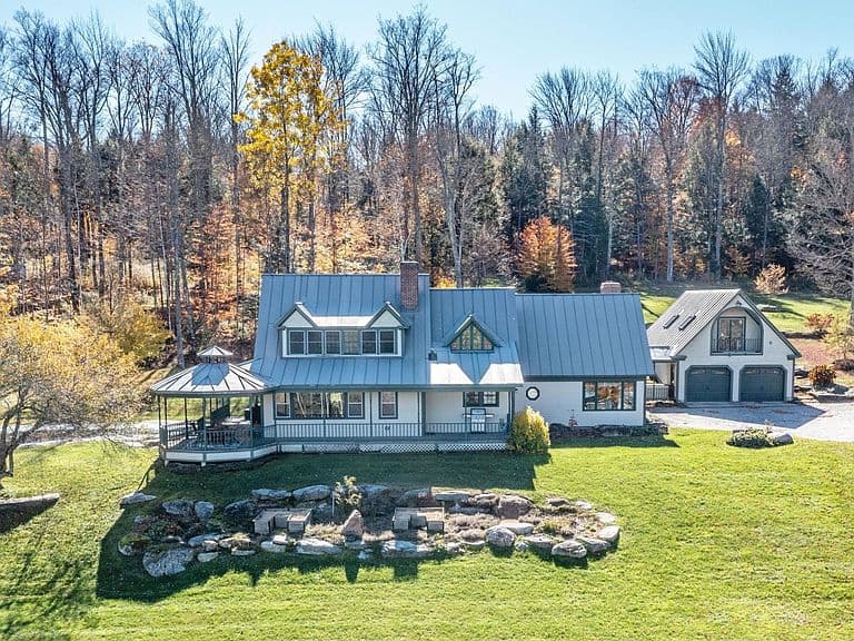 223 Carey Road photo 5