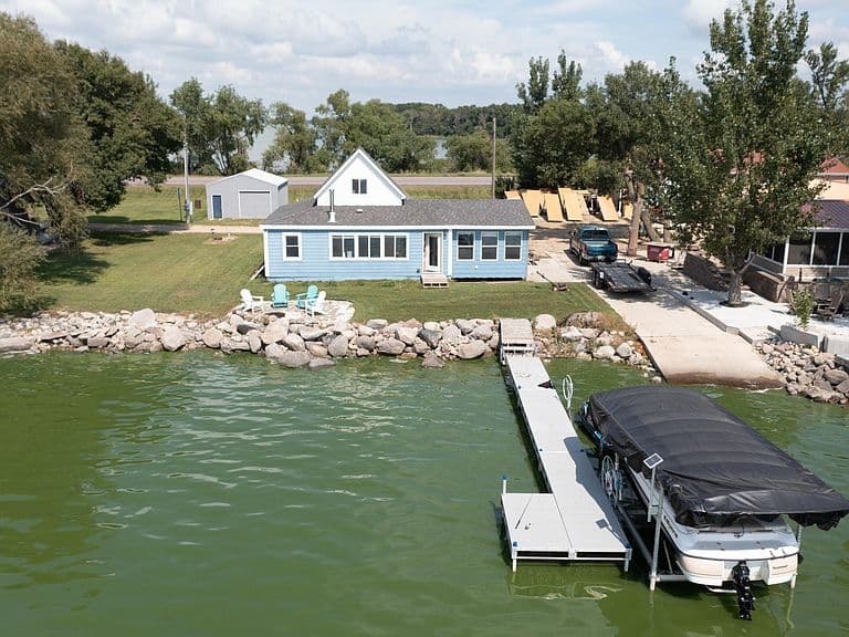 114 N Lake Dr photo 2