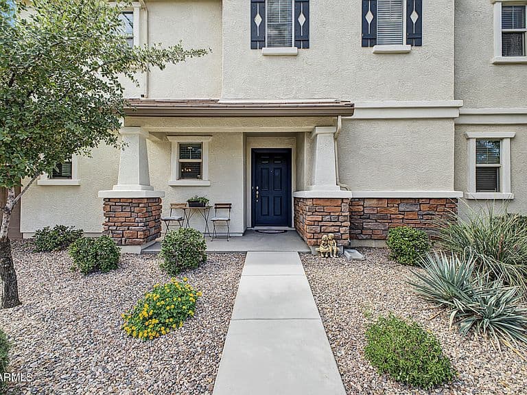 1150 S SAWYER -- photo 2