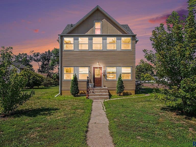 831 N Nebraska St photo 1