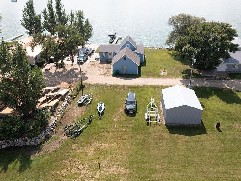 114 N Lake Dr photo 1