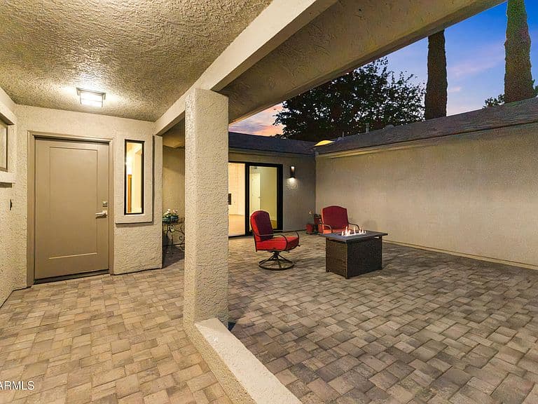105 YUCCA Street photo 4